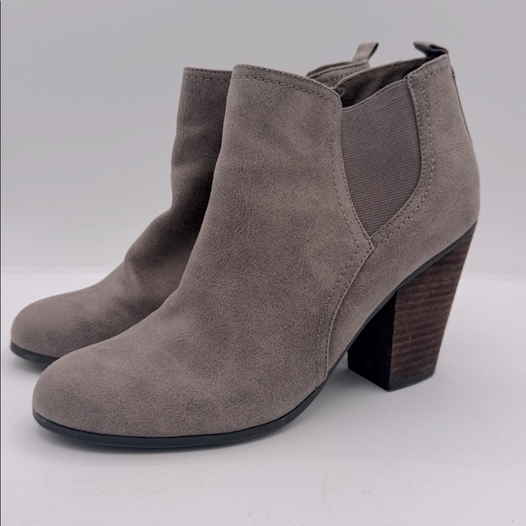 Women’s Fergie Gray Heeled Booties with Side Zipper 9.5 - Picture 1 of 8